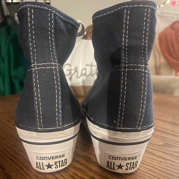 High top blue converse size 7 like new - Picture 2 of 4